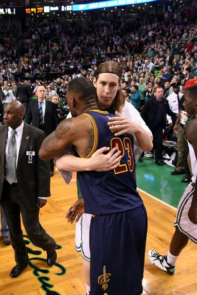 Cleveland Cavaliers vs Boston Celtics. Kelly Olynyk #41 dei Boston Celtics and LeBron James #23  (Nba/Getty Images)
